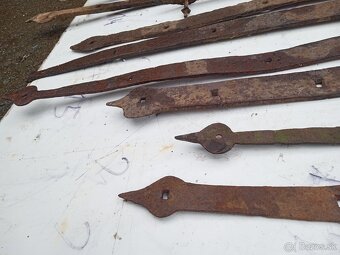 Staré pánty kus 3e - 9