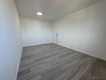Slnečný 2-izbový byt na prenájom v centre Malaciek - 9