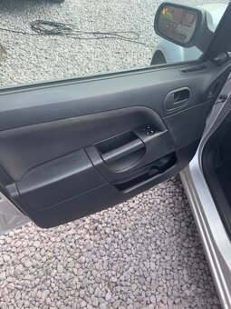 Ford Fiesta - 9