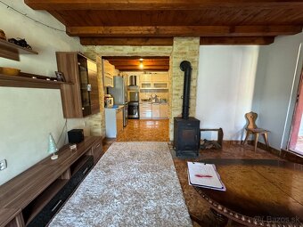 Celoročná chata, 399 m² vysporiadaný pozemok, studňa - 9