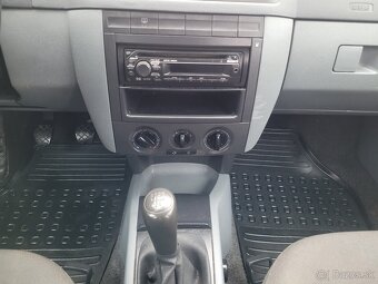 Predám škoda fabia 1.2 12v benzín kw 47 r.v 2004 - 9