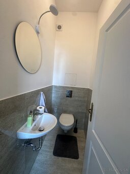 Na prenájom3 izbový tehlový byt v centre - Voľný ihned - 9