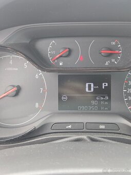 Opel Crossland X 1.2 Turbo Benzín (81 kW) • Automat • 2018 - 9