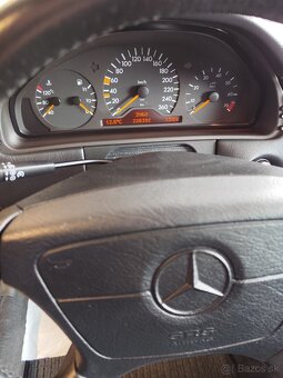 Mercedes-Benz E trieda Sedan 320 - 9