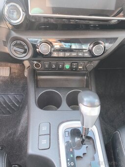 Toyota Hilux 2,4d 4x4 Slovenské 1.majitel - 9