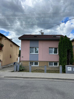 Na predaj poschodový 5-izbový rodinný dom v obci Beluša - 9