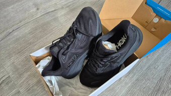 Predám HOKA Clifton 10 Wide M black/black veľ.8 (42) nové - 9