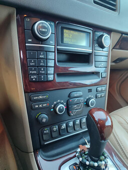 Volvo XC90 2.4 D5 7 miestne executive - 9