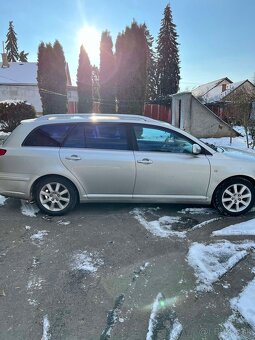 Toyota Avensis Combi - 9