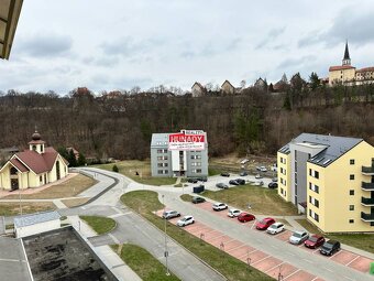 ZNÍŽENÁ CENA (74 m²) 3i BYT NA SÍDLISKU ZÁPAD S BALKÓNOM - 9