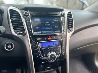 Hyundai i30 CW combi 1.6crdi - 9