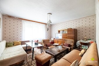 Rodinný dom s veľkým pozemkom na rekonštrukciu - 9