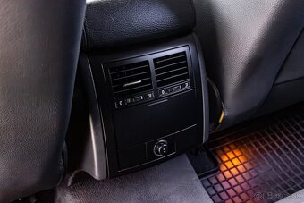 Volkswagen Touareg 3.0 TDI V6 176kW / Vzduch / Pamäť / - 9