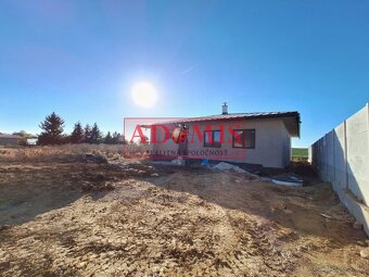 ADOMIS - predáme 4izbový bungalov 131m2,ČOV,teraska,obecná v - 9