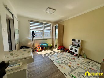 Na predaj: Luxusne prerobený 3-izbový byt v centre Nových Zá - 9