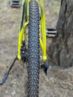 Krásny Easybike Soul - 10 km, metalická limetka, TOP stav - 9