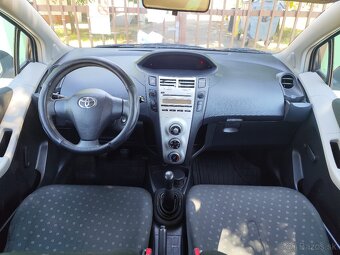 Toyota Yaris 1.0 - 9