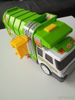 Vlakový rušeň a smetiarske auto - 9