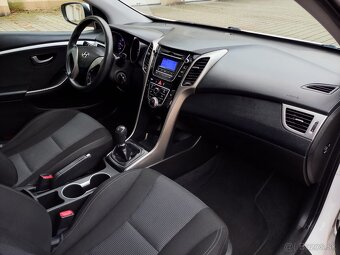 Hyundai i30 1.4 CRDi 66Kw 90ps ELEGANCE - 9