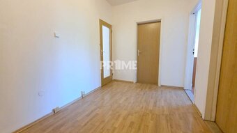 Pekný 3i byt, 3 X NEPRIECHODNÁ IZBA, LOGGIA, Furdekova ulica - 9