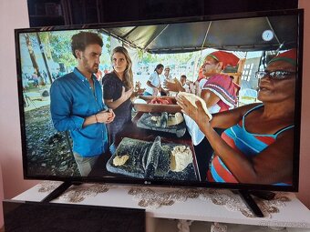 Predám LED TV LG 49LF510V Full HD - 9