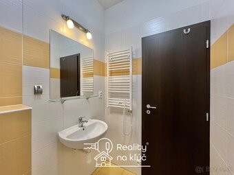 Na predaj dva zariadené 2-izbové apartmánové byty s balkónom - 9