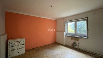 NA PREDAJ: rodinný dom s veľkorysým pozemkom 952m2 - Biely K - 9
