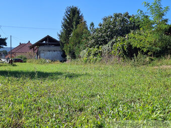 Pozemok s pôvodným domom na výstavbu rodinného domu v podu - 9