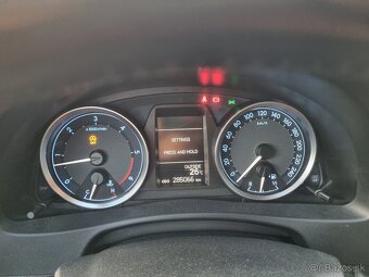 Auris 2.0 d 2014 - 9