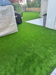 Umělý trávník výška 35 mm, velmi jemný na dotek. - 9
