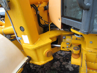 Kolový nakladač JCB 407 - 9