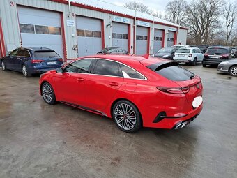 Kia proceed GT - 9