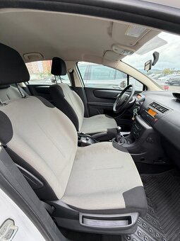 Citroen C4 1.6 benzín 129000km rok 2007 - 9