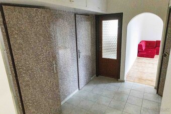 Ponúkame na predaj 3 izbový byt s balkónom v Humennom - 9