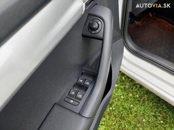 Škoda Octavia Combi 1.6 TDI 110k Style, Webasto, full servis - 9