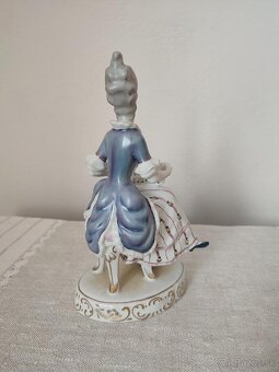 Holloháza žena s notami porcelánová soška - 9