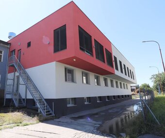 NA PRENÁJOM - Nadštandardné kancelárske priestory - Dubnica - 9