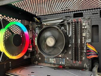 Ryzen 7 5800X\32GB\RX 5700\SSD\650W Zdroj - 9