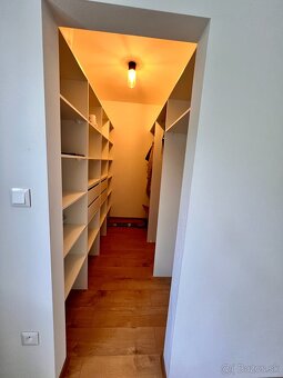 ZNÍŽENÁ CENA Predaj 4 izbový rodinný dom nedaleko Piešťan - 9