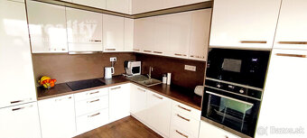 Na predaj zrekonštruovaný veľký 3 izbový byt v Nových Zámkoc - 9