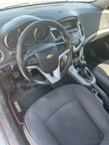 Chevrolet Cruze - hatchback - 9