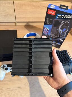 PS4 500GB , ovládače , hry , PS4 kamera , slúchadlá A ĎALŠIE - 9