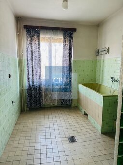 Ponúkame na predaj 5 - izbový poschodový podpivničený dom v - 9