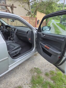 Predám/vymenim Chrysler 300C Touring 3.0 CRD 160kW - 9