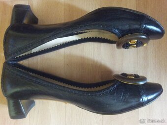 Nove lodicky Vanessa, Prada a tenisky Nike - 9