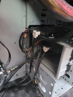 Intel pentium 3,20GHZ, 8 GB RAM, RADEON RX 550, SSD 250GB - 9