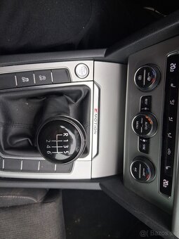Predam volkswagen passat B8 2.0tdi 4-motion metrix svetla - 9