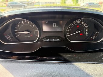 Peugeot 208 1.2 - 9