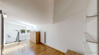 Prenájom 3 izbového zariadeného mezonetu s parkovaním, Hlavn - 9