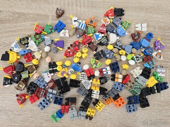 Lego minifigúrky a súčiastky - 9